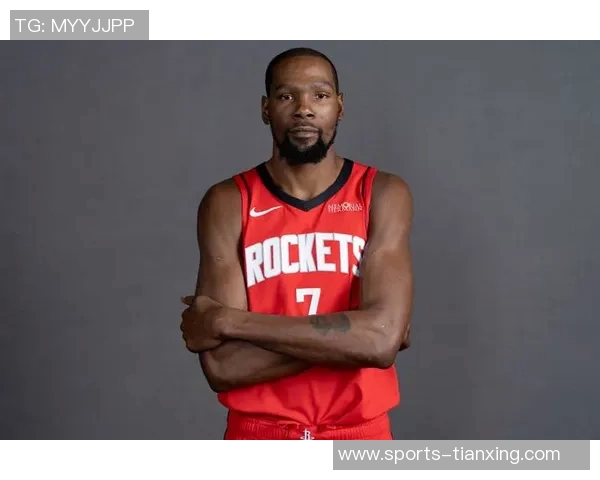 杜兰特称赞谢泼德训练营表现称其侵略性提升球队整体水平 杜兰特称赞谢泼德训练营表现称其侵略性提升球队整体水平