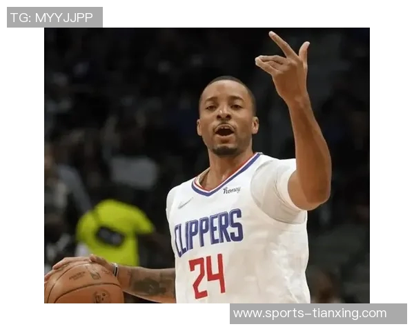 鲍威尔首节火力全开三分球三连击并制造三分犯规表现抢眼