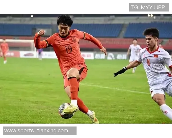 汪士钦解围失误致U22国足0-1落后越南队比赛形势严峻 汪士钦解围失误致U22国足0-1落后越南队比赛形势严峻