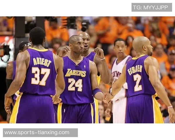 阿德尔曼赞穆雷状态出色并对其休赛期组织训练表示欣慰 阿德尔曼赞穆雷状态出色并对其休赛期组织训练表示欣慰